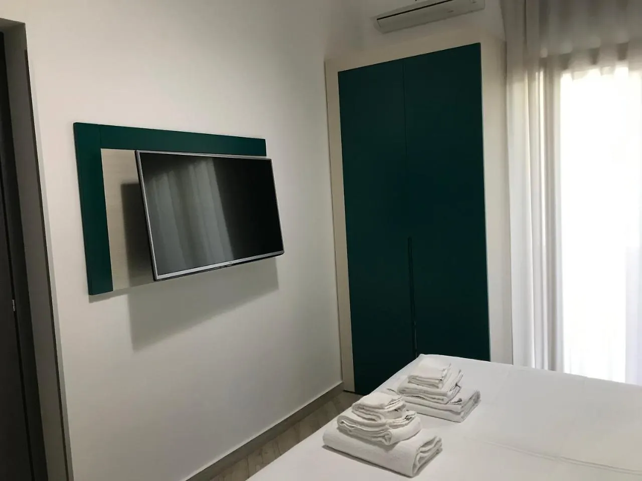Guesthouse Ughetti 21 Aeroporto di Catania Fontana Rossa 2*,  Italia